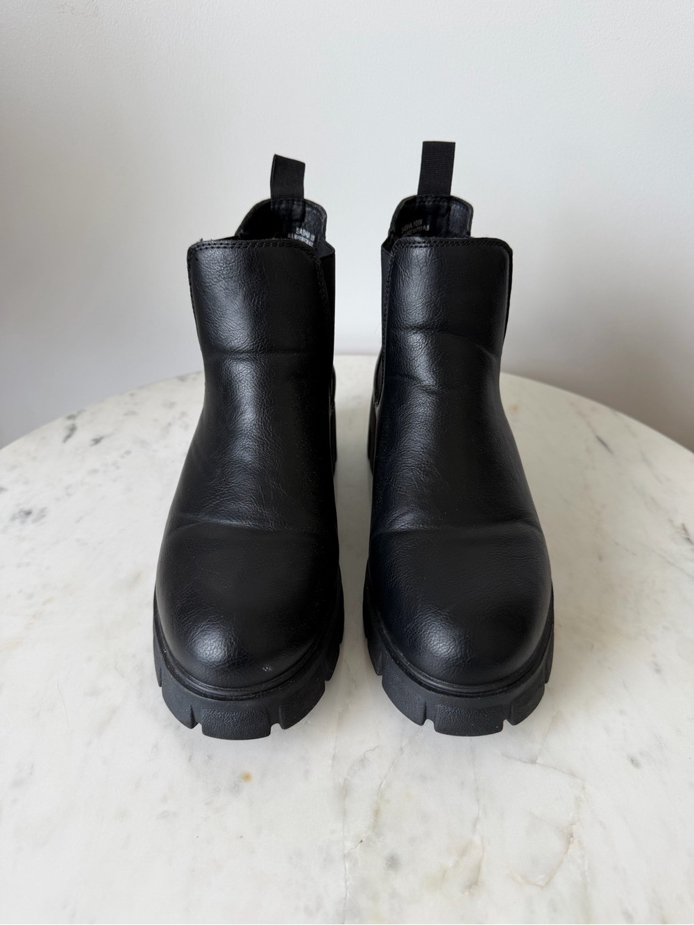 Cushionaire Chunky Chelsea Boots